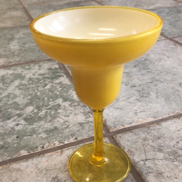 Anchor shape wire wall hanging bottle holders and plastic margarita glasses. - Picture 5 of 5